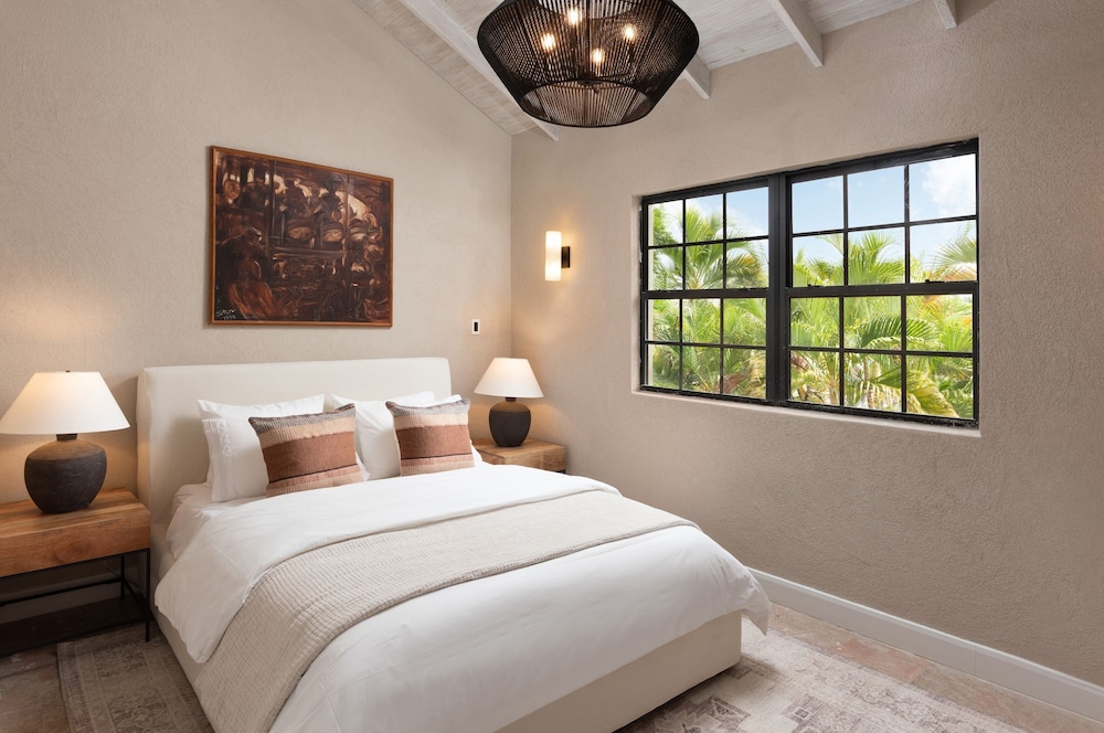 Luxe Retreat With Private Pool - The June 4 Bedroom Villa