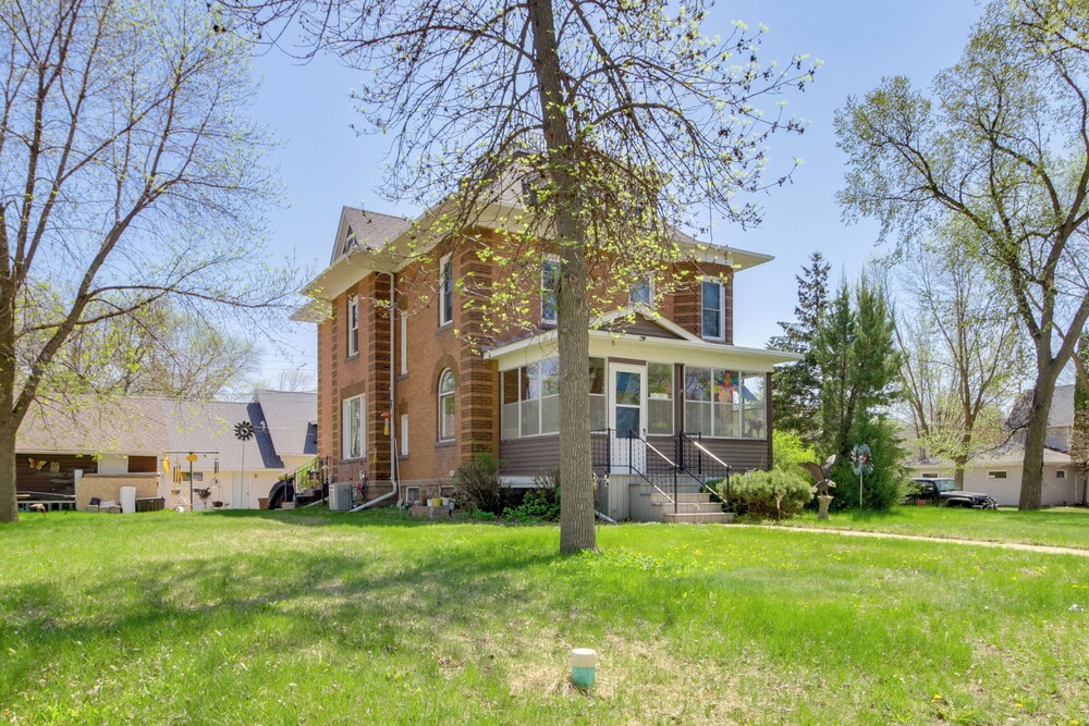 2 Mi to Minnesota River: Family Home Near Fishing!