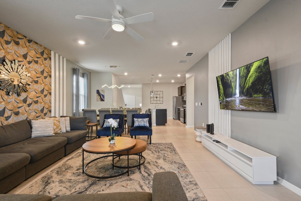 Relax in Style Pool, Resort Amenities, Near Disney
