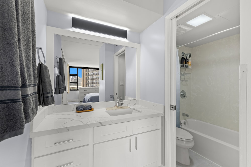 Waikiki Banyan 1BR
