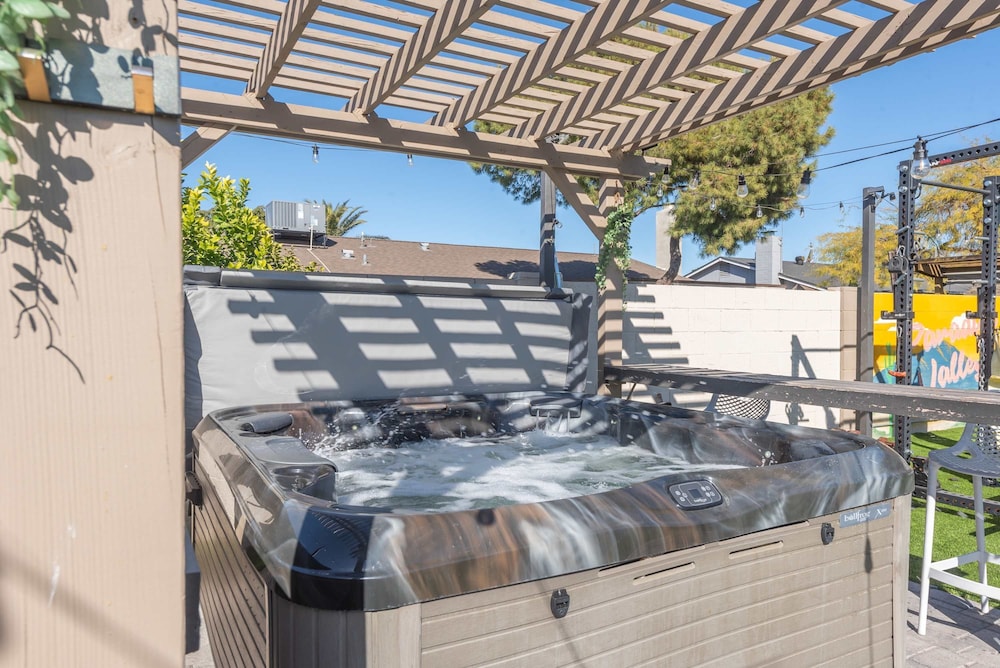 Phoenix 4 BDR Home With Outdoor Entertainment