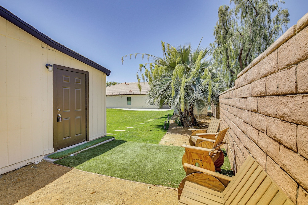 3 Mi to Coachella: Quaint Studio w/ Shared Yard!