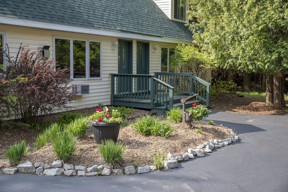 Ridges Inn & Suites