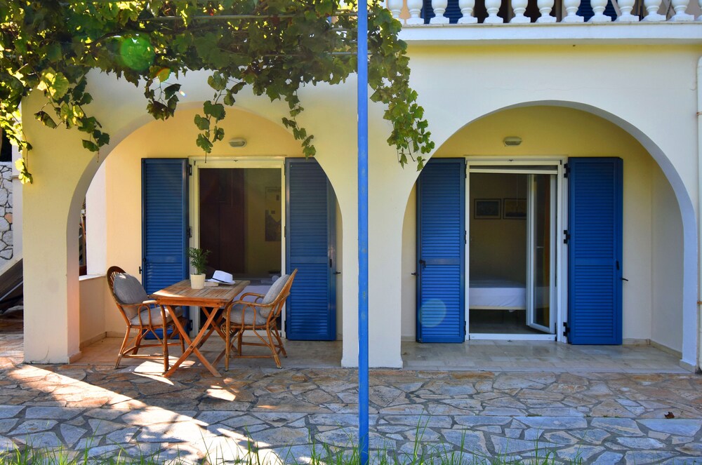 Kamelia Apartment A Cozy 2 Bedroom Apt Only 150m From the sea view 4
