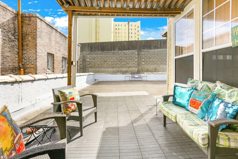 Spacious 3BR Condo in New Orleans photo 3