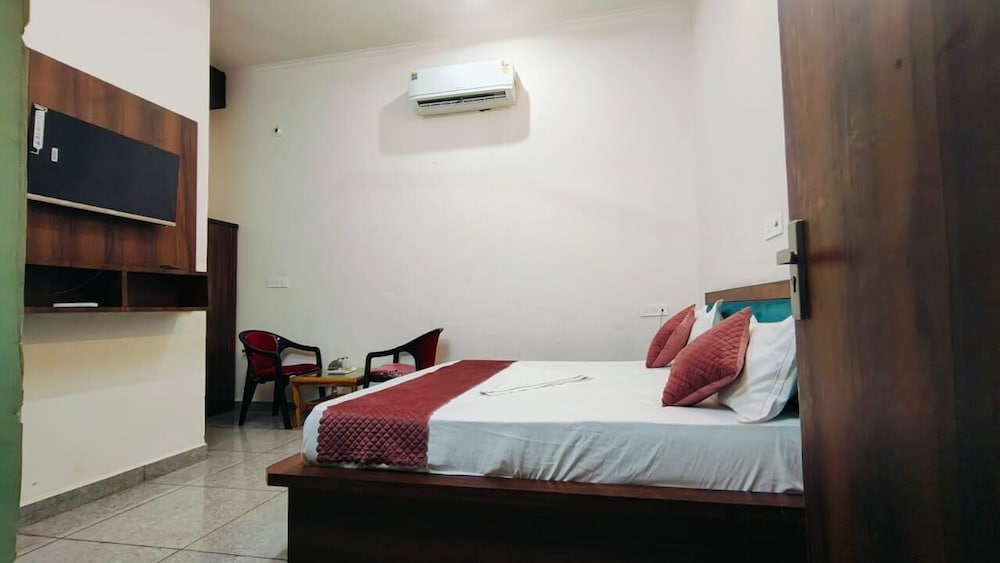 Hotel Moon -Near Bus Stand Panipat