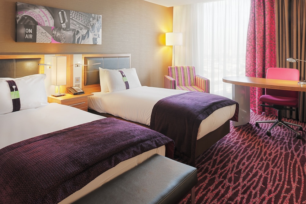 Salford Vacations - Holiday Inn Manchester-Media City UK, an IHG Hotel - Property Image 3
