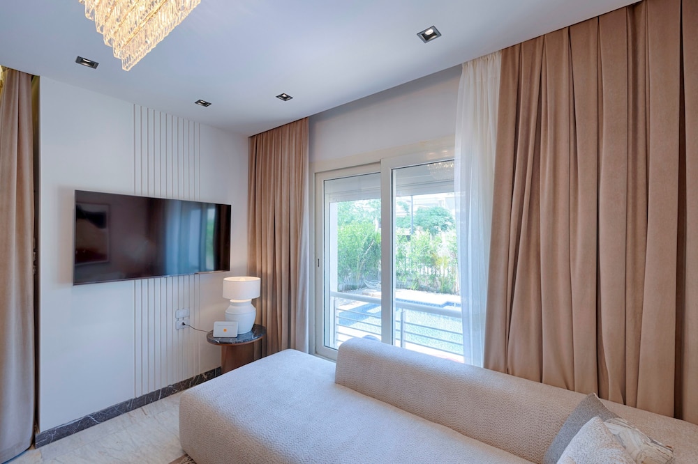 Vesta - Luxury Villa - 3BR - CFC I