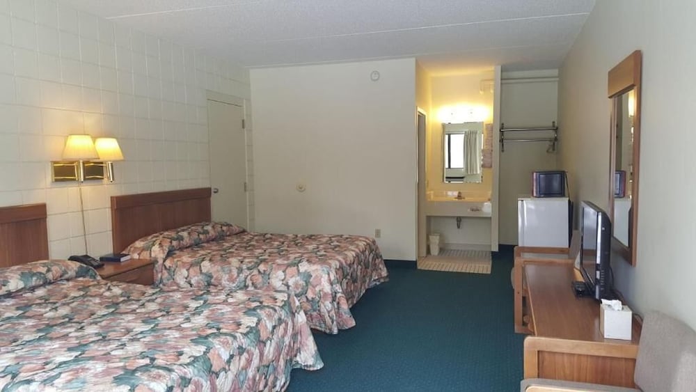Oakridge Motel view 4