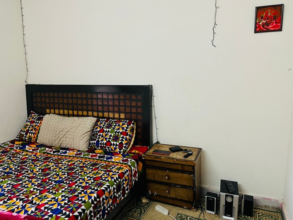 Crown Apartment E11 view 5