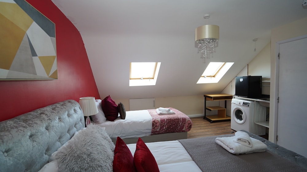 59B Comfortable Home Sleeps 8 view 5