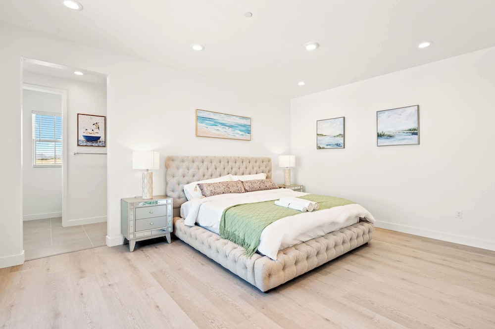 Stylish 3BR Oasis in Palm Desert Near El Paseo Zoo