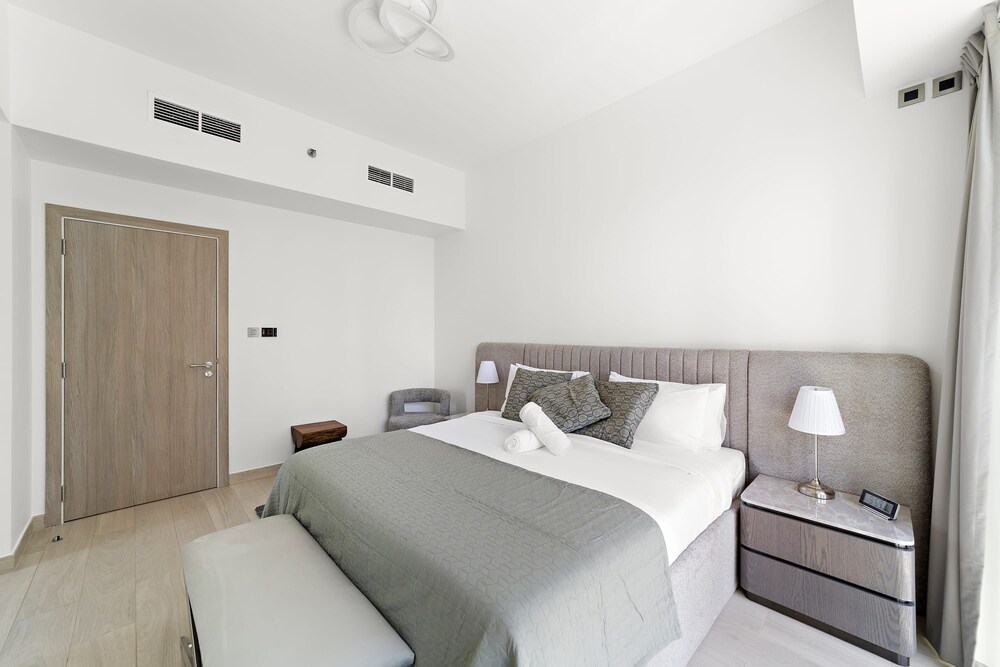 Stunning One-bedroom Apartment in Me Do Re in JLT