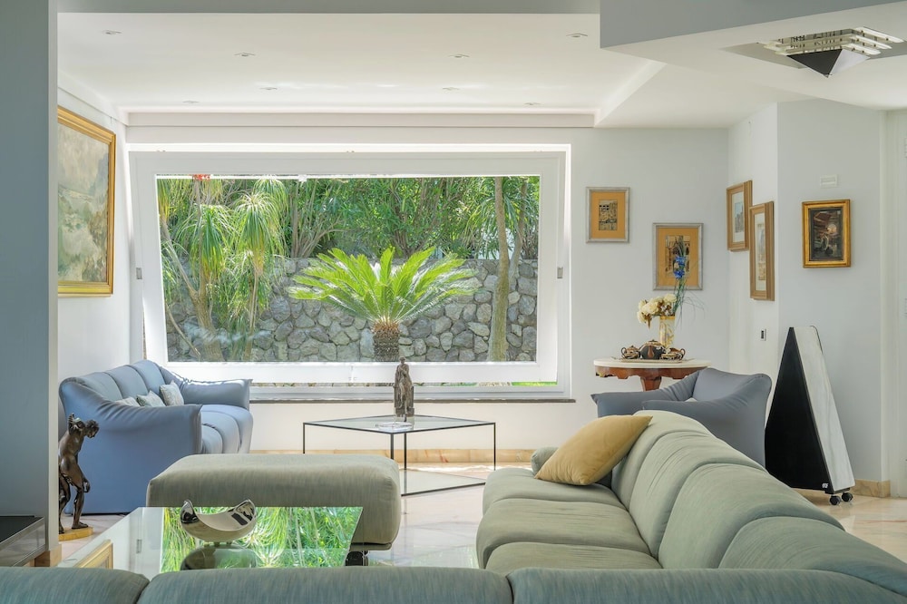 Luxury Levaina Villa, Sleeps 8 on the Amalfi Coast