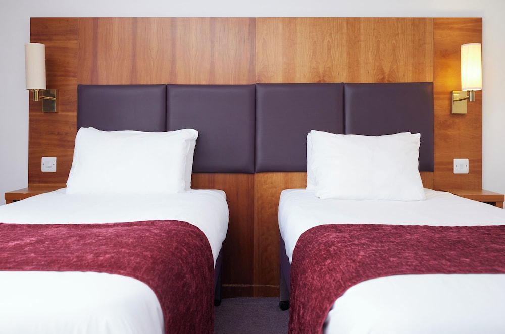 Cross Roads Hotel by Chef and Brewer Collection