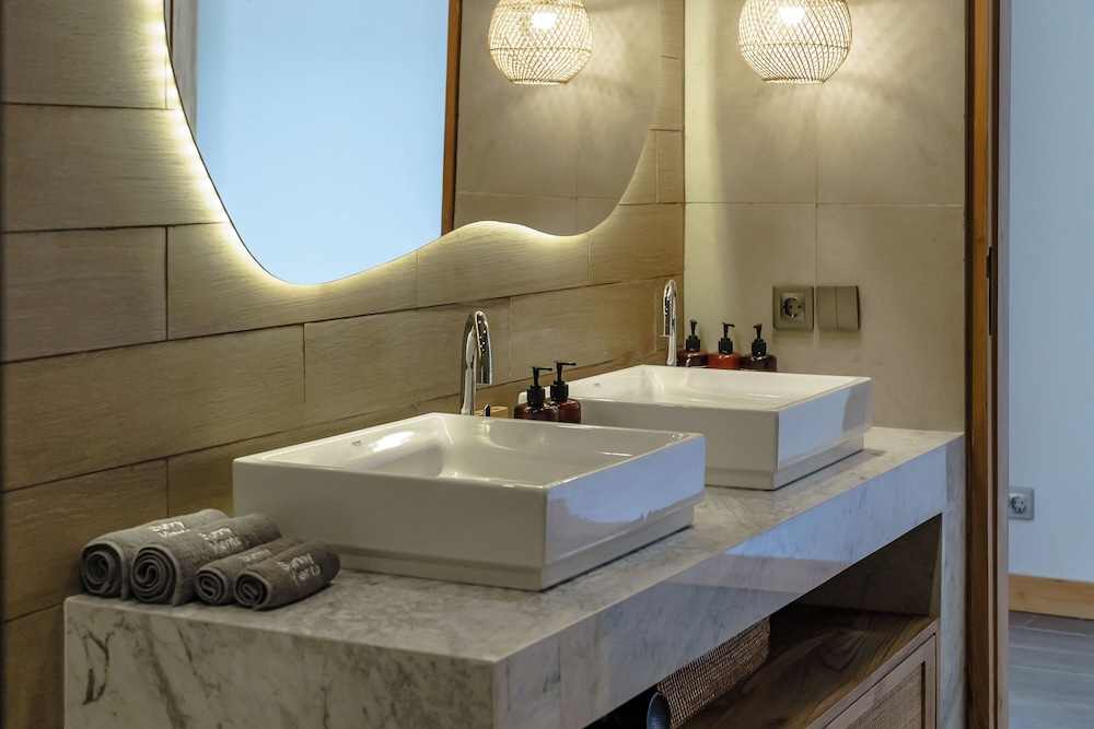 AMO Residences