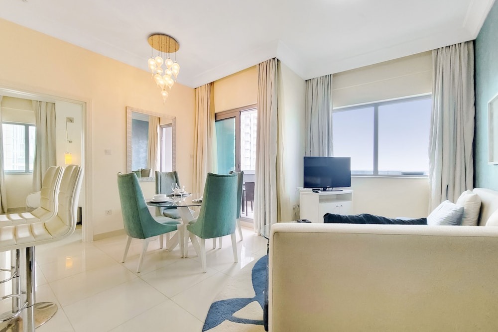 GreenFuture - Super Chic Condo With Incredible Cityscape Views