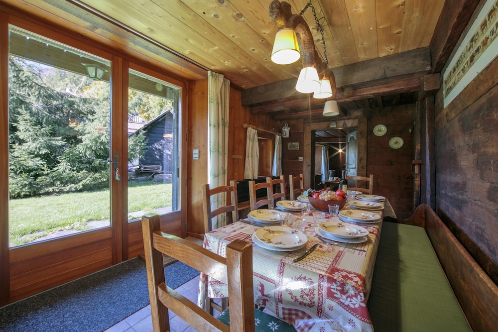 Chalet Du Croz RJ in Le Tour Argenti re