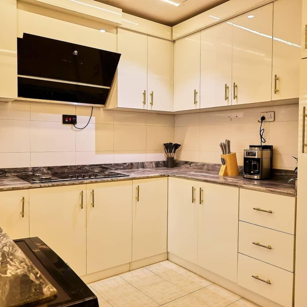 Purple Lavender Court Apartment
