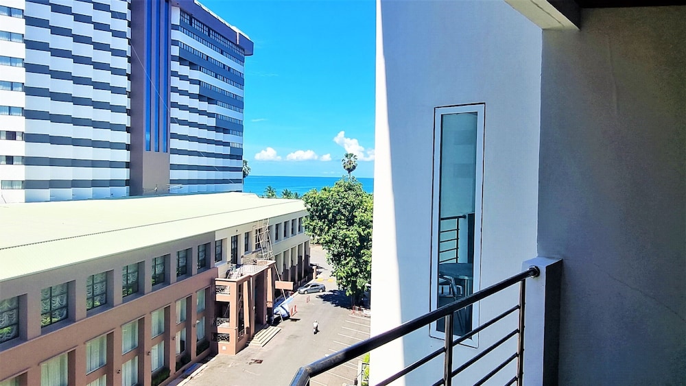 Jomtien Plaza Residence Large Modern Studio Apartment view 4
