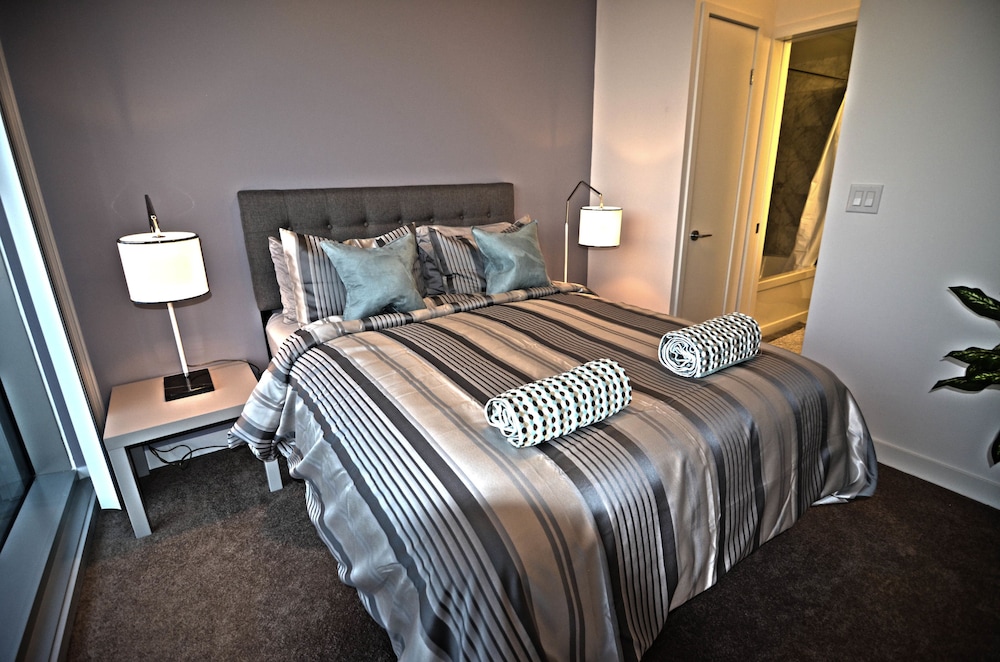 Toronto Escape - Onyx Suite - Image 2