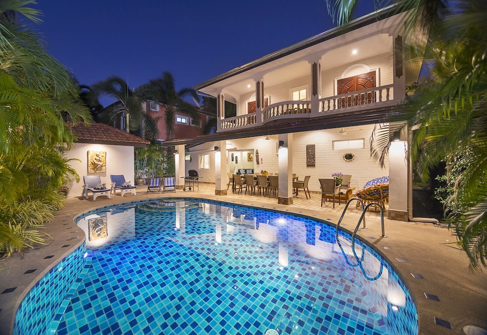 Villa Waree Near City and Beach