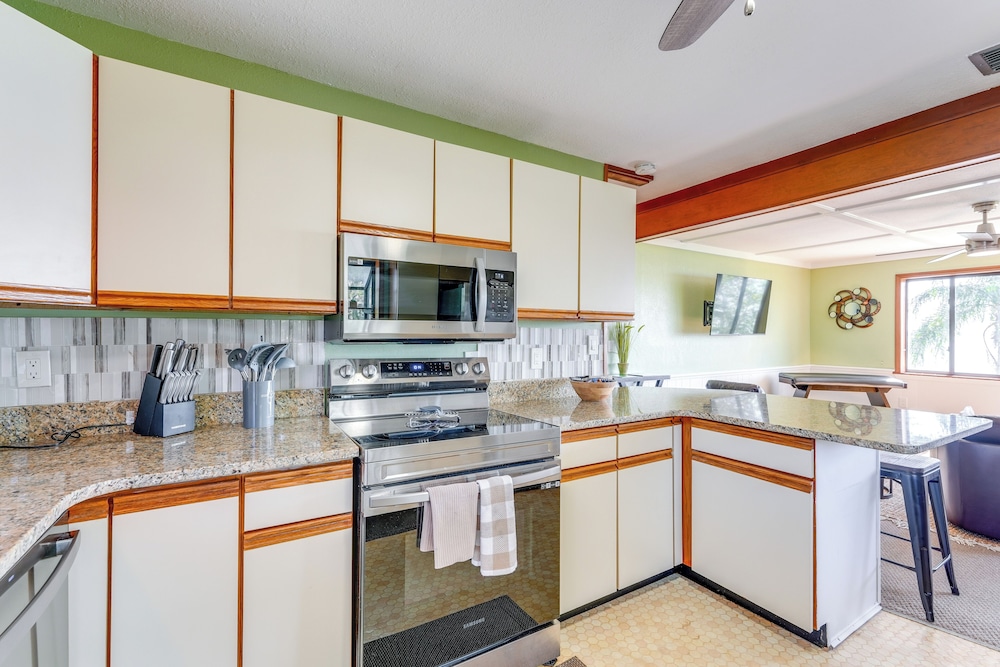 Dora Canal Views & Shared Dock: Apt in Tavares!