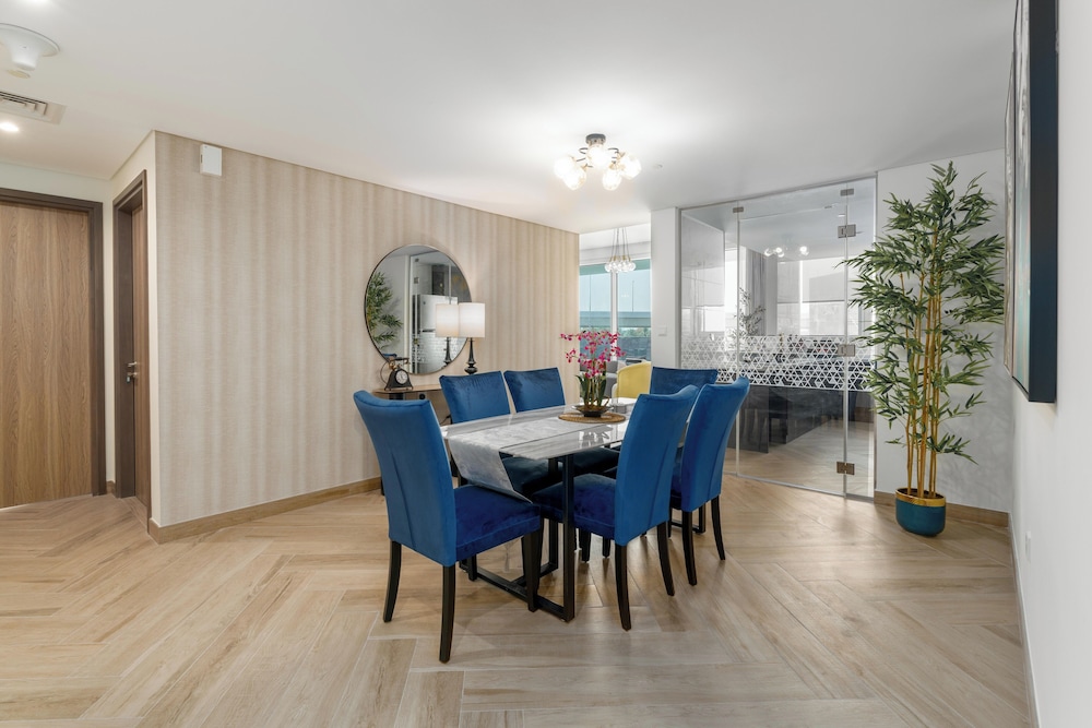Whitesage - Super Spacious Apt with Dubai Garden Glow Views