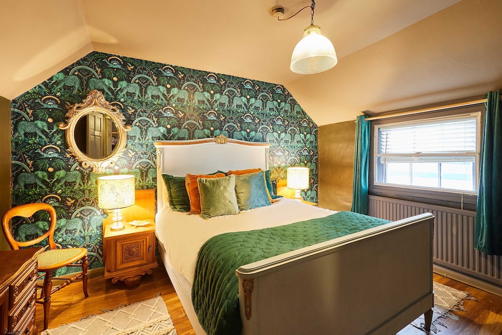 Host Stay The Little Townhouse