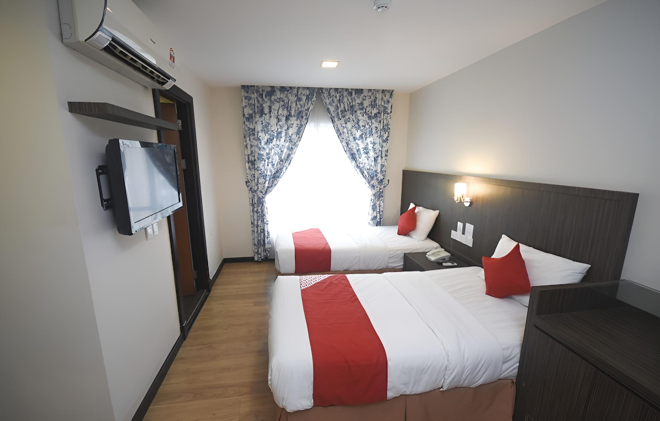 Super OYO 985 Hotel Nur