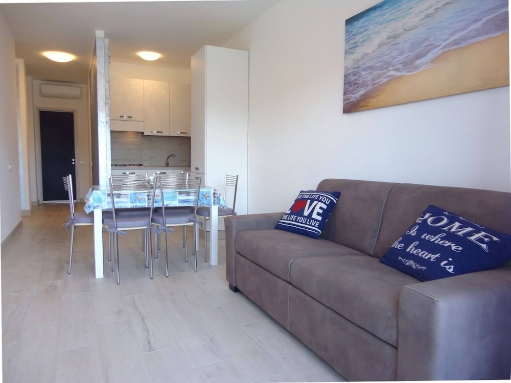 Modern Flat for 6 With Shared Pool view 3