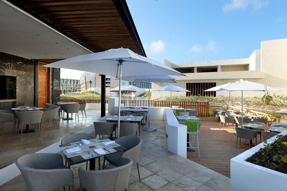 Family Selection at Grand Palladium Select Costa Mujeres - All Inclusive