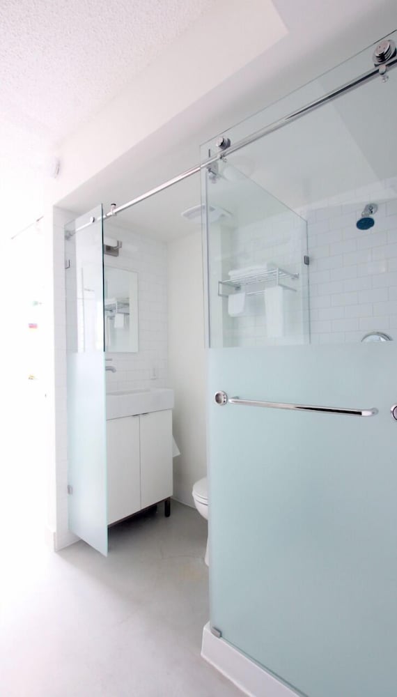 Backpacker College at EC Vancouver: APT Living