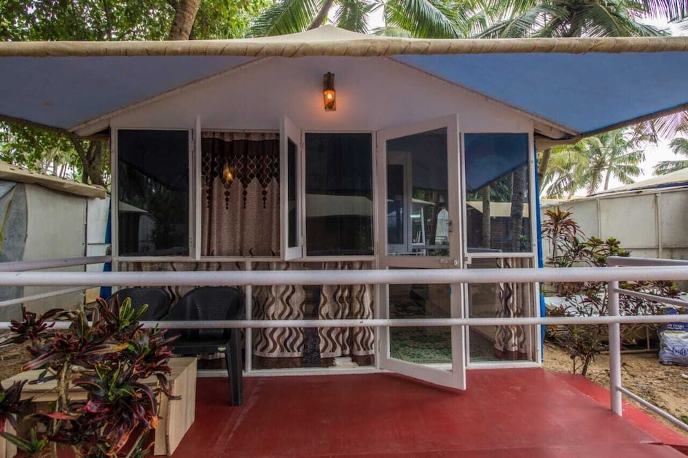 Cafe Del Mar Cottages And Rooms