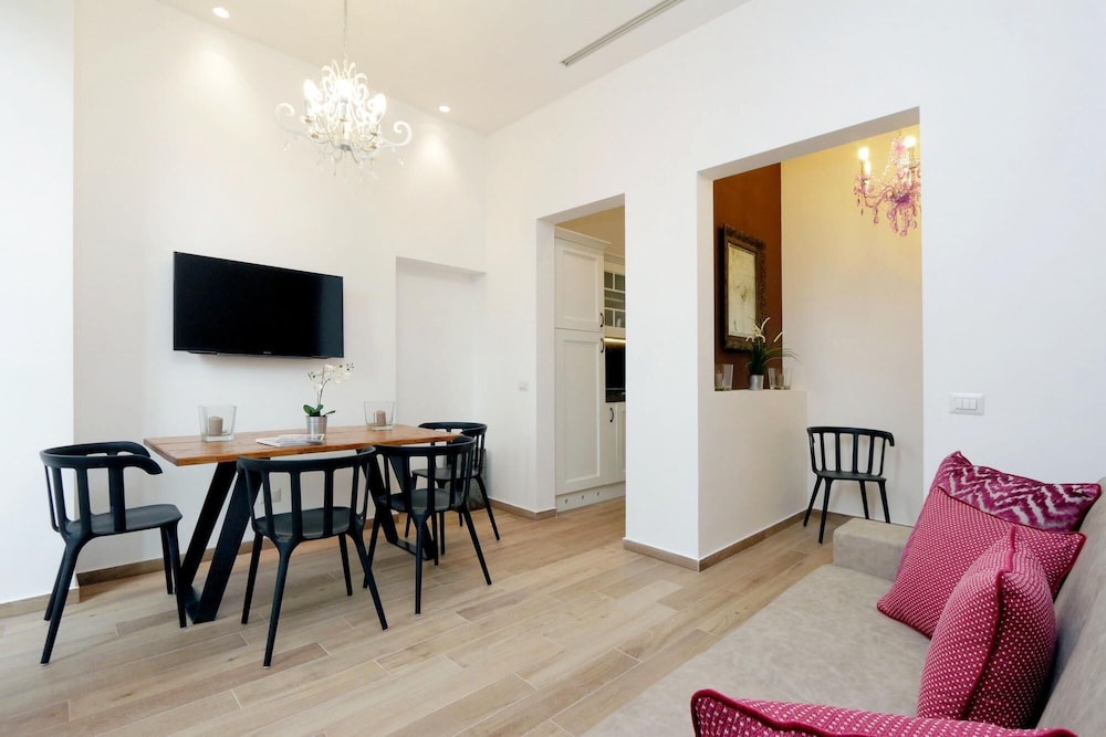 Rm-h501-pale6h3 Monti Apartments - M12