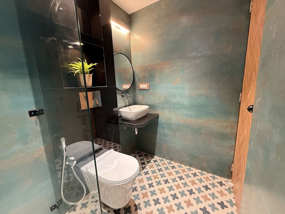 Stylish 1BR With Pool 5 Mins to Candolim Beach