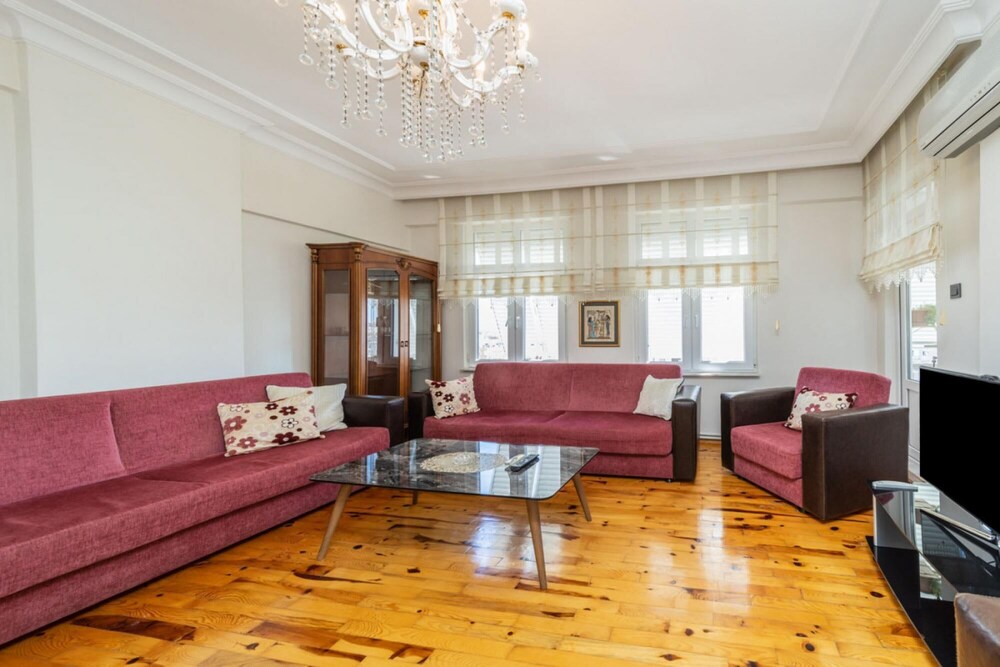 Central and Pleasant Flat in Muratpasa