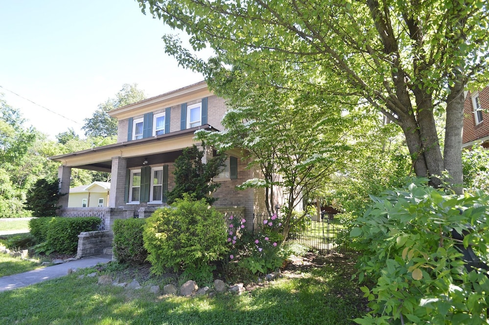 Broadway Cottage - Convenient Location!