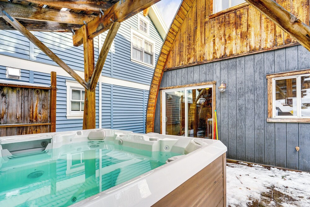 Half-mi to Park City Mountain: Cabin w/ Hot Tub!