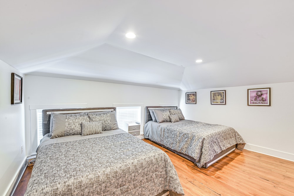 Family-friendly Louisville Gem: Prime Location!