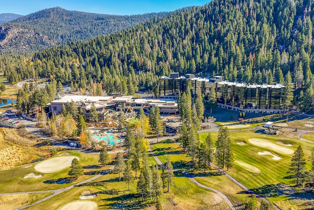 Lake Tahoe Vacations - Breathtaking Olympic Valley Gem: Walk to Chairlift - Property Image 11