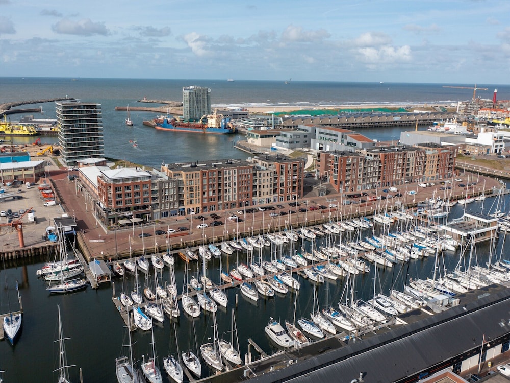 Apartment in Scheveningen by the Harbor