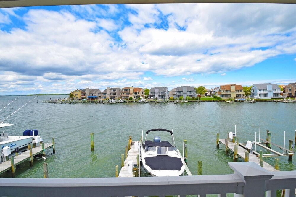 Vantage Point 5 2 Bedroom Townhouse by RedAwning view 4