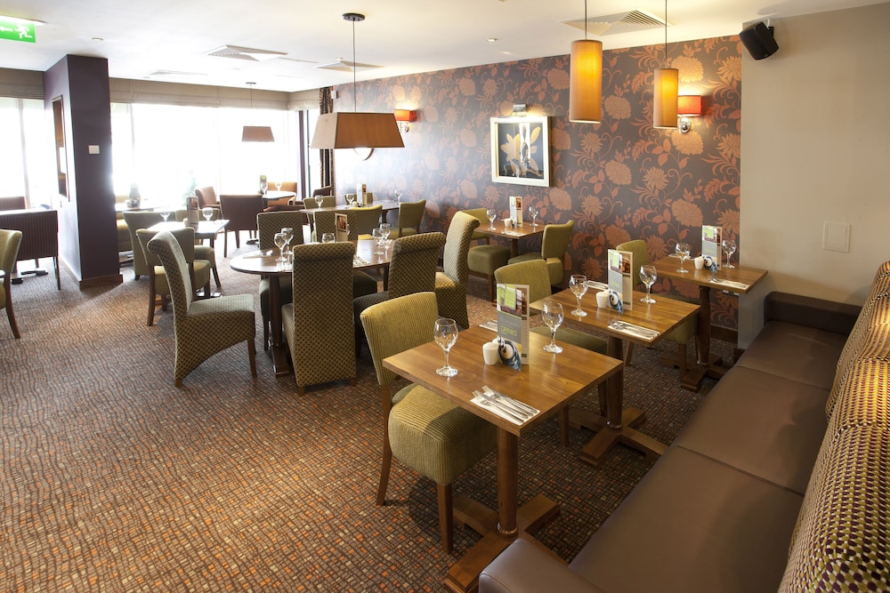 Premier Inn Inverness Centre - River Ness — photo 24