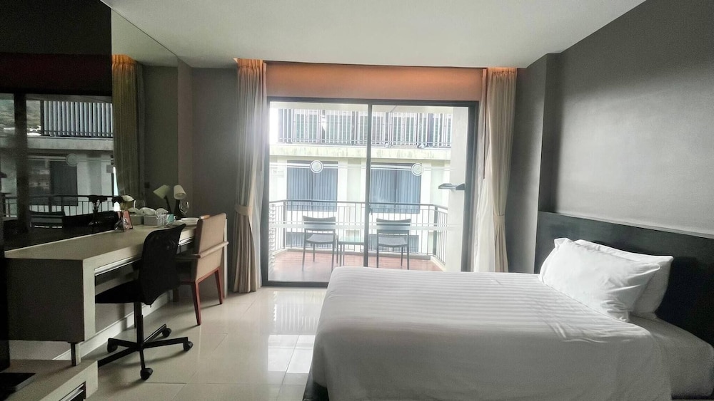 Studio Apartments With Shared Pool Near