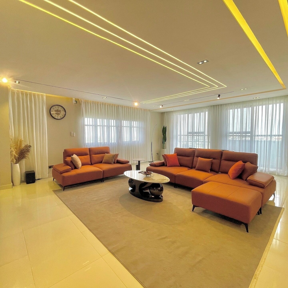 Osaka Apartment by J's Luxury