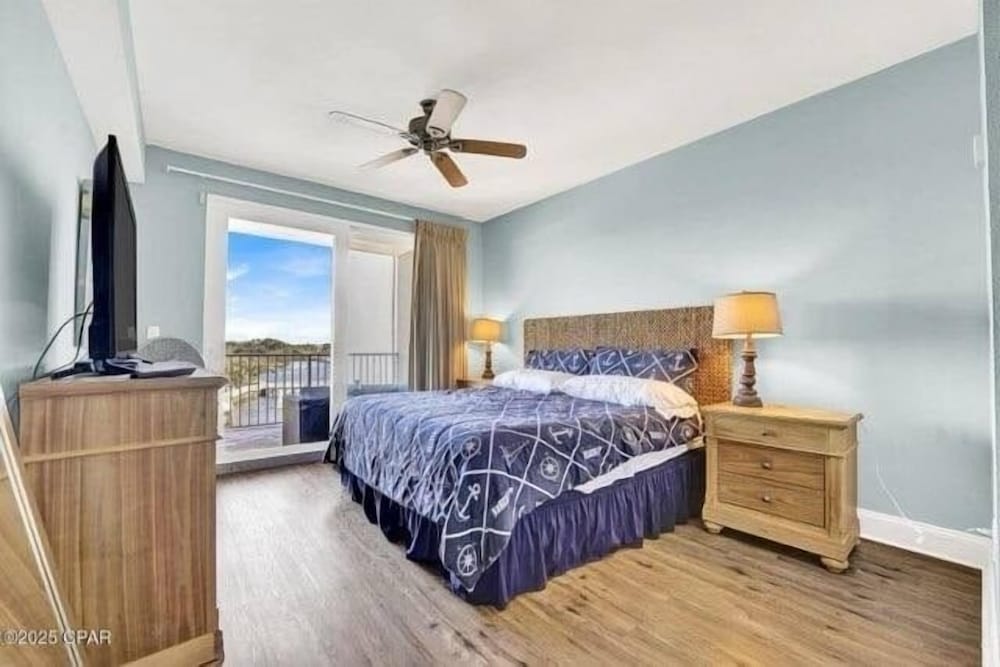 Laketown Wharf 338 3 Bedroom Condo