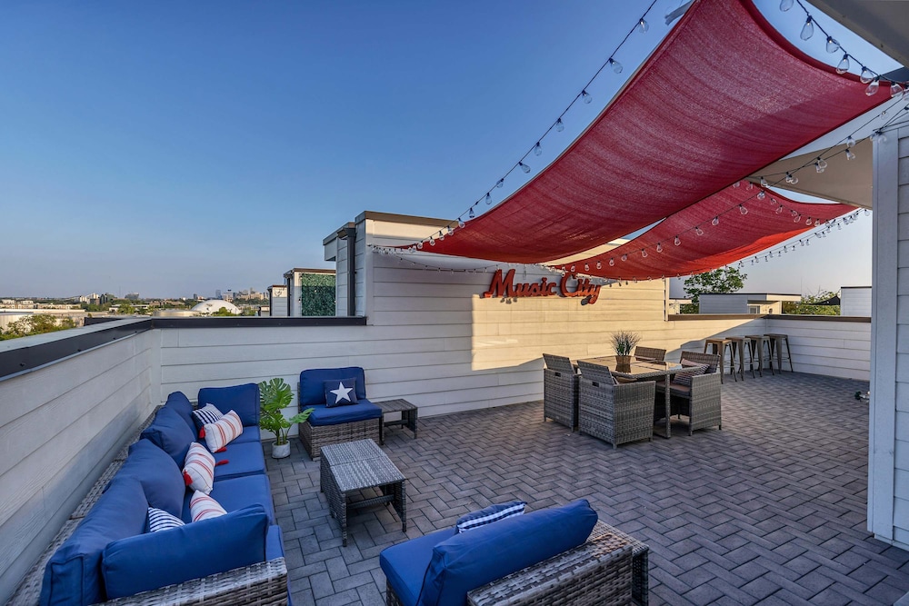 New Rooftop With City Views Game Room DT Nash