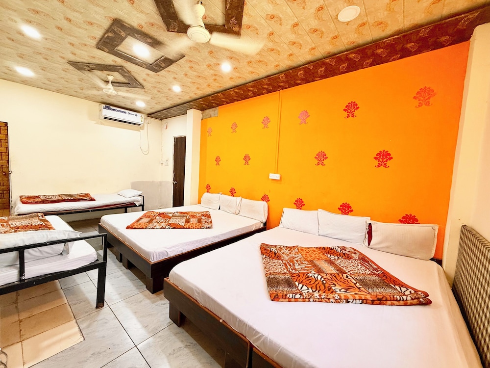 Hotel S P Palace near All Prime Location