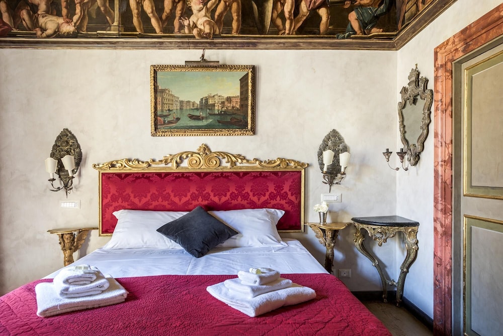 A Prince in Rome Elegant Navona Terrace Apartment